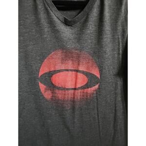 Oakley Large Grey V Neck T Shirt Short Sleeve